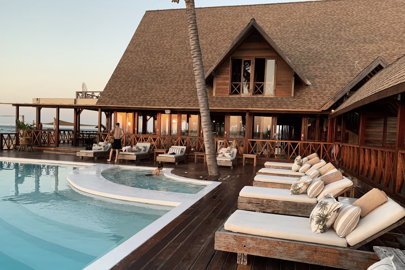 Crown Hotel Juba cover